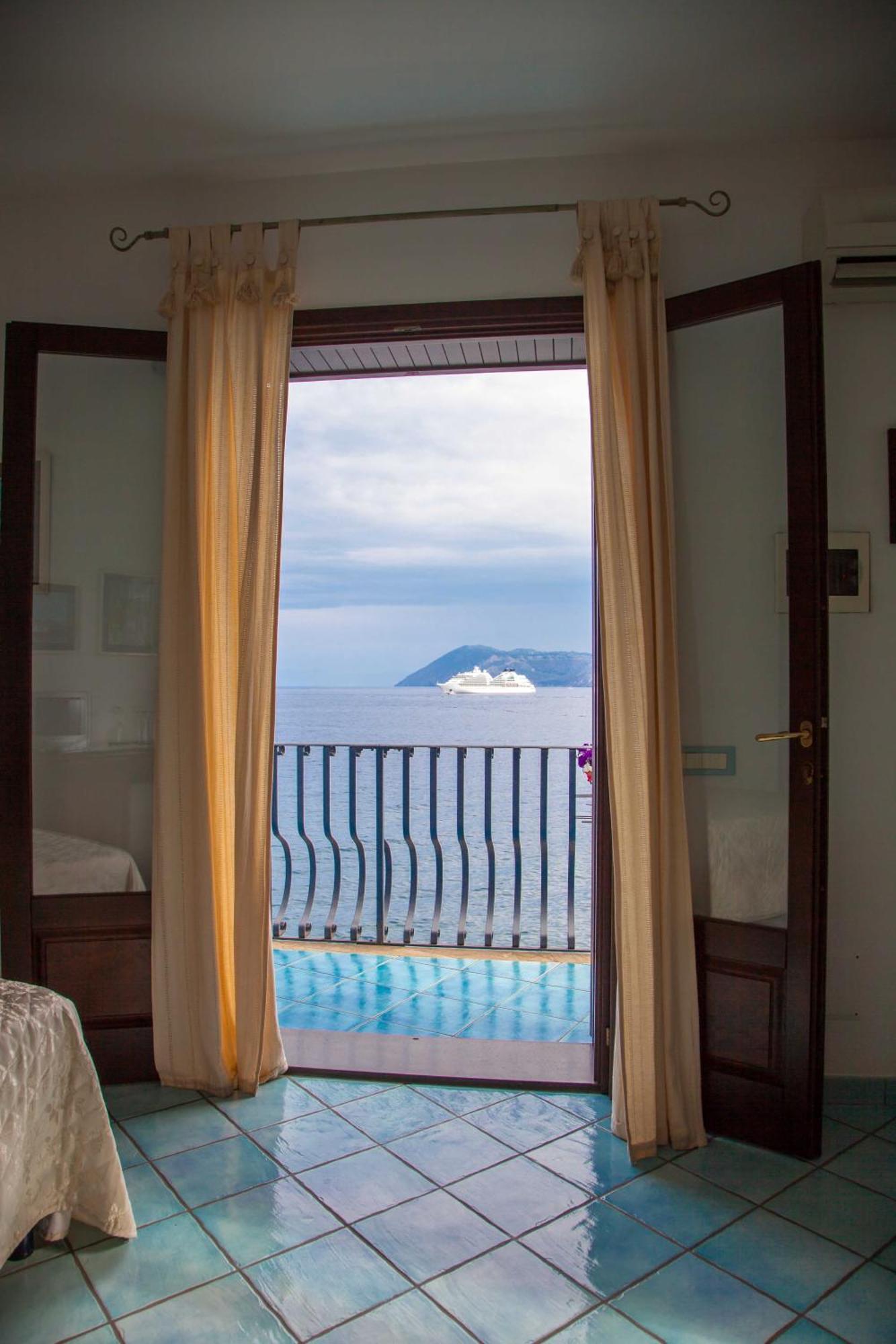 B&B Alta Marea Lipari Екстериор снимка