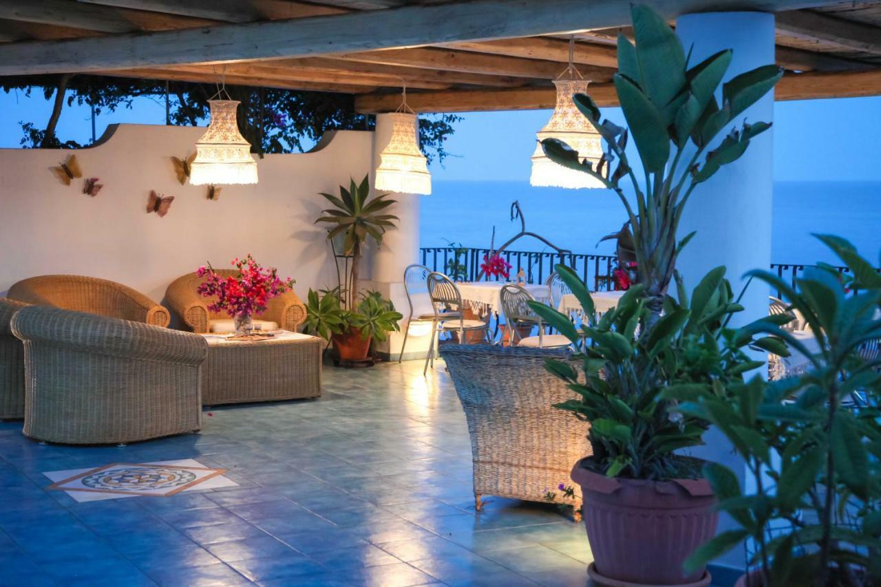 B&B Alta Marea Lipari Екстериор снимка